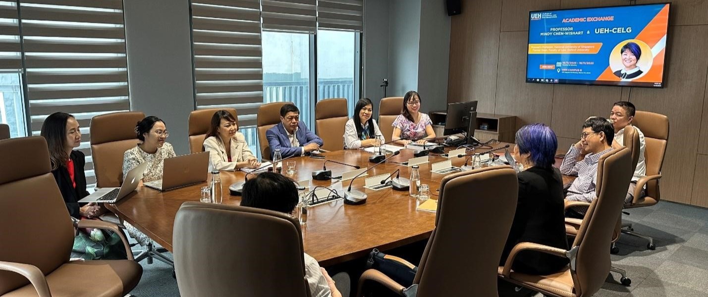 Prof. Mindy Chen-Wishart visiting and exchanging her experiences with Law lecturers and students at UEH College of Economics, Law and Government

