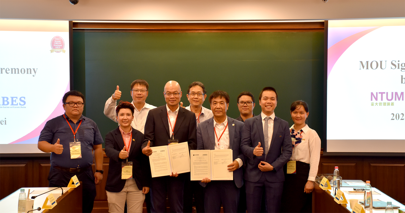 The signing ceremony of the cooperation agreement between JABES and NTU Management Review within the framework of the delegation in Asian countries from the Scopus Accession Project sponsored by the Ministry of Education and Training